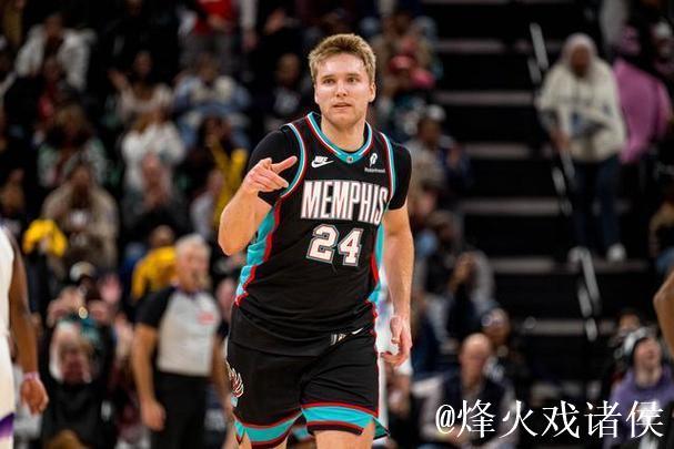 高效奇兵！卡姆-斯潘塞半场6投4中，得到12分1篮板3助攻